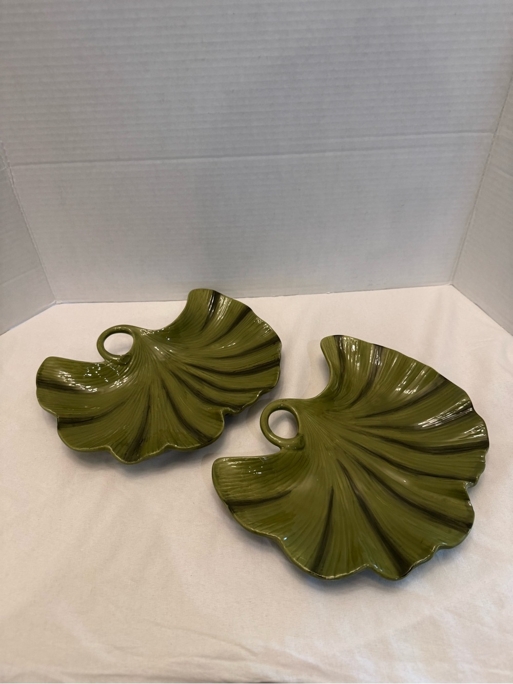 Tommy Bahama Ambiance Figural Green Gingko Leaf Ceramic Plates- Set of 2- 9.5”